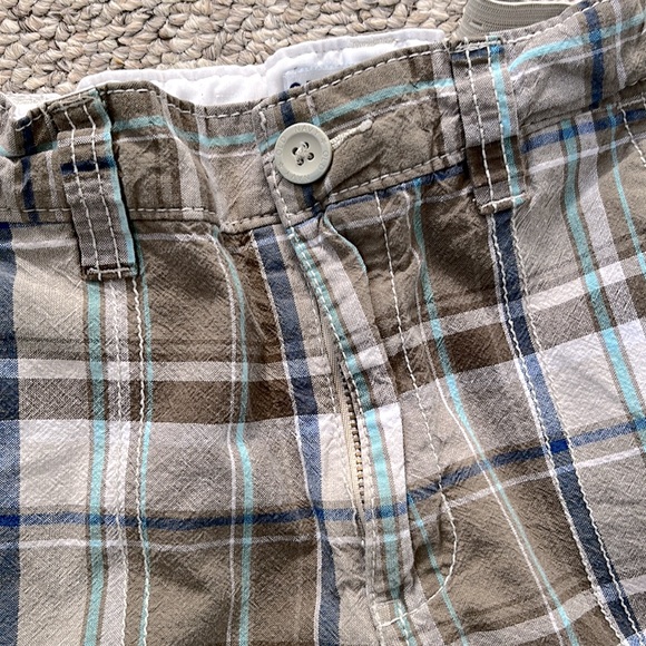 Old Navy Size 8, Boy, plaid cargo short, EUC - Picture 3 of 8